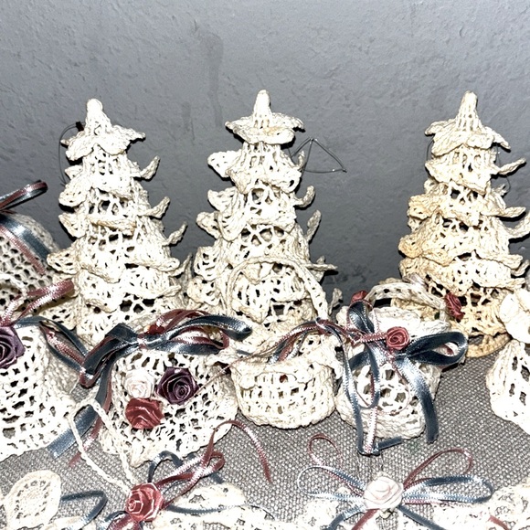 Lot- Most Handmade Christmas Ornaments. Also, 1 lace ornament and 2 bears - Picture 2 of 5